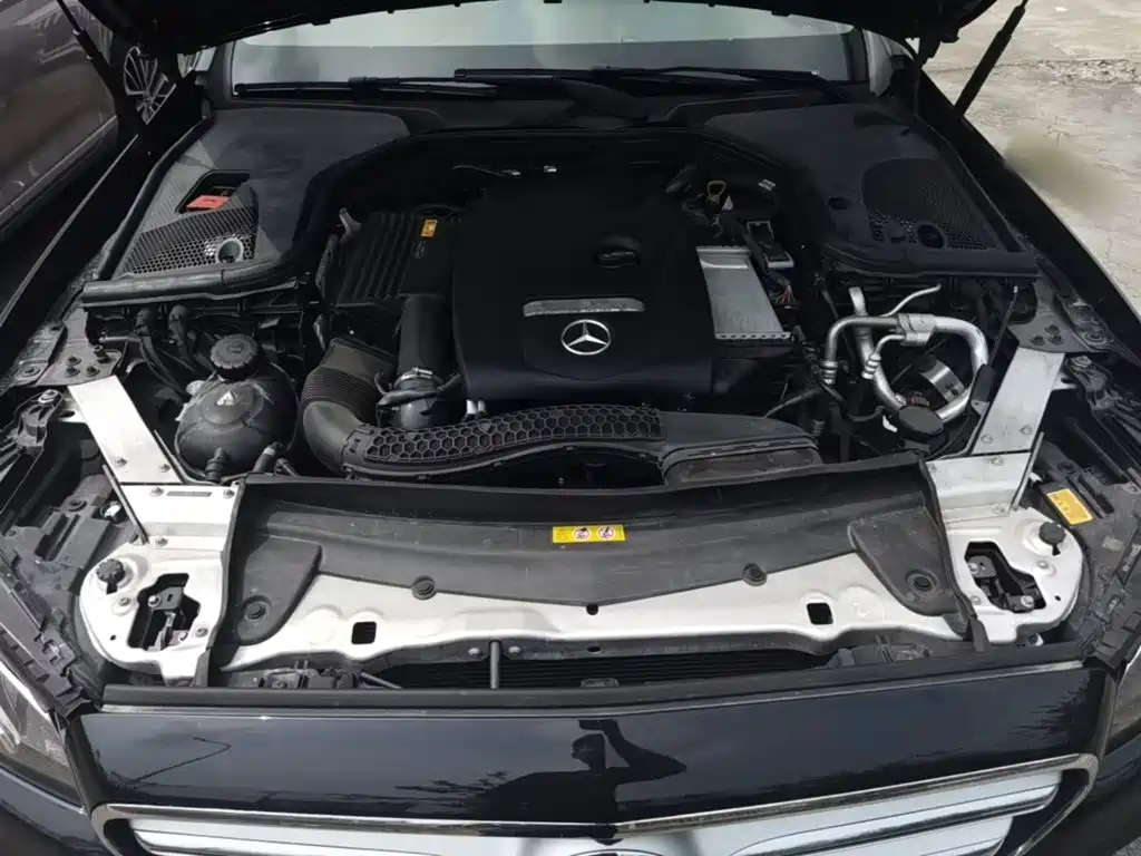 Mercedes-Benz E-Class — миниатюра 16