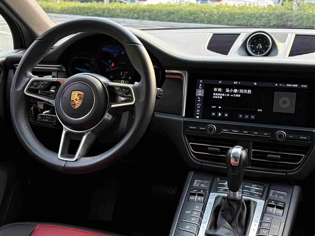 Porsche Macan — миниатюра 10