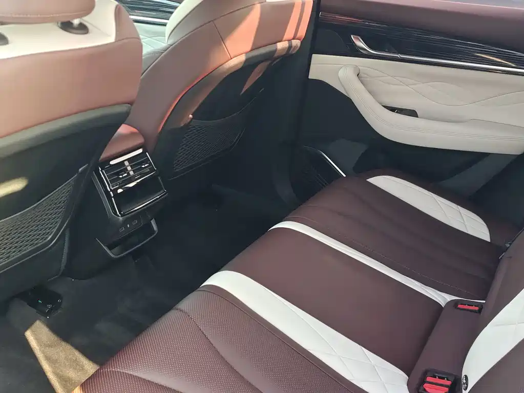 Geely Boyue L — миниатюра 7