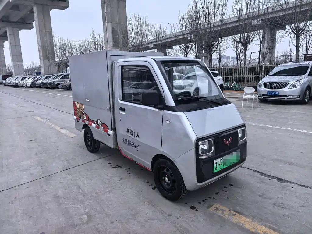 Wuling E10