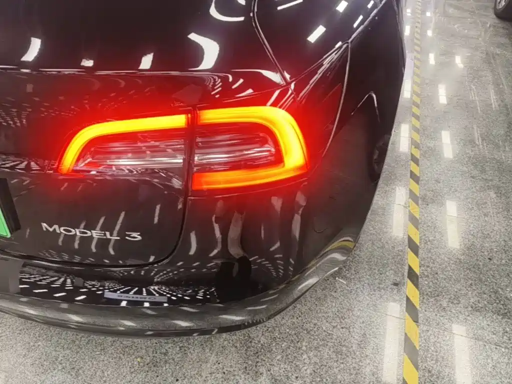 Tesla Model 3 — миниатюра 8