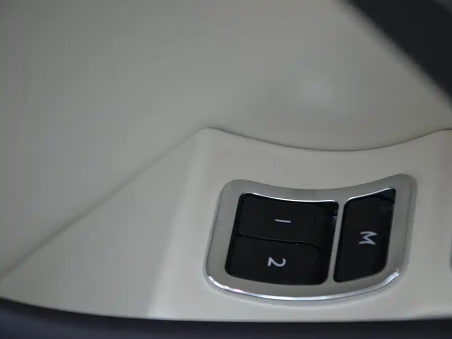 BENTLEY TIMYUE PLUG IN HYBRID