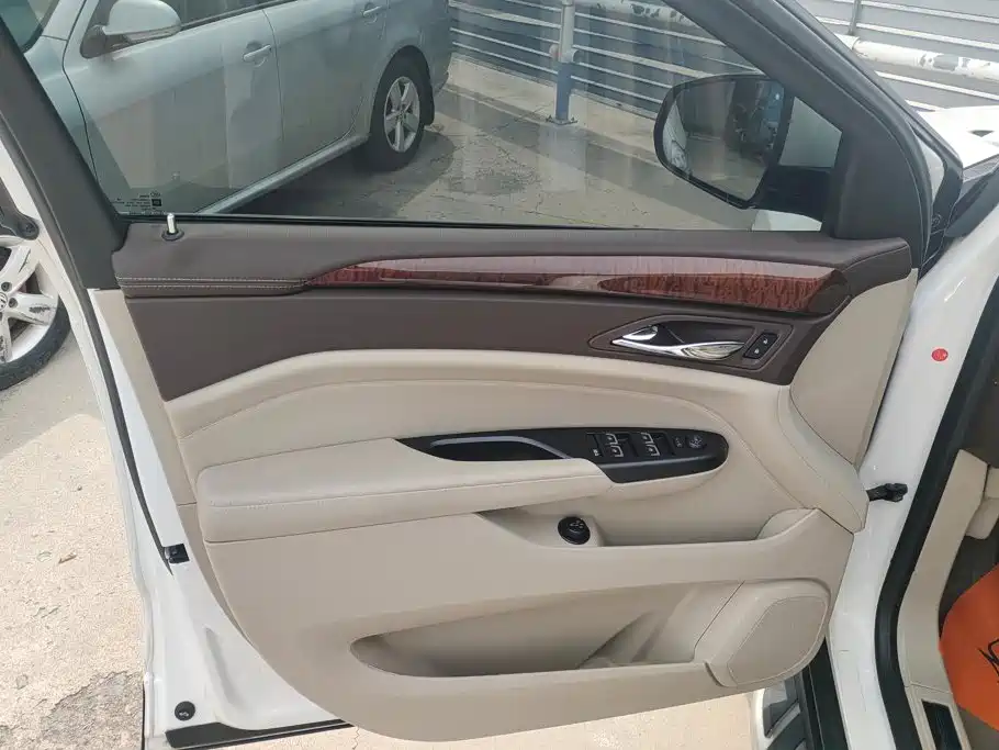 Cadillac SRX — миниатюра 7