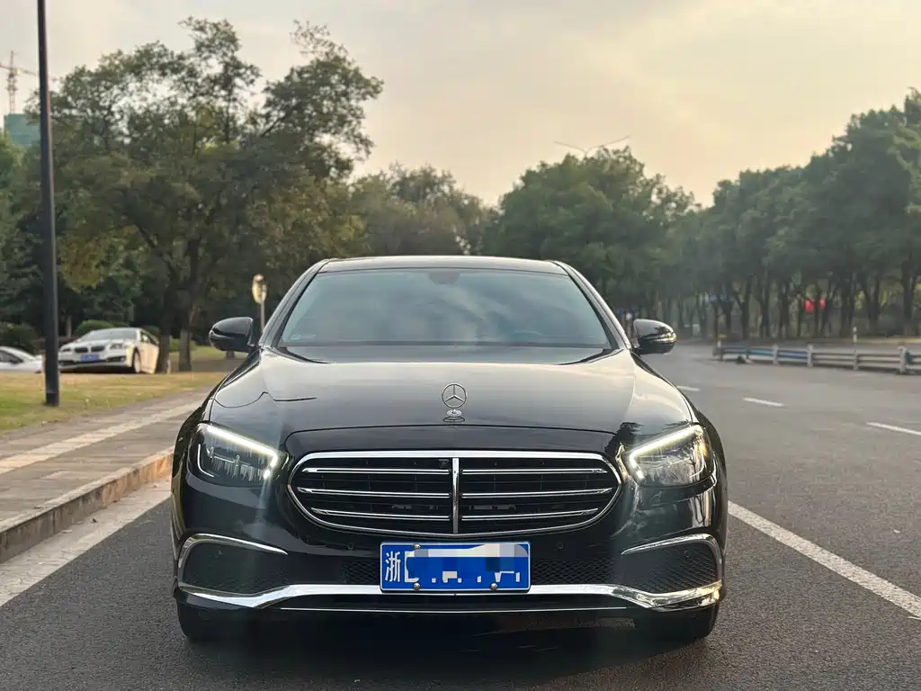 Mercedes-Benz E-Class — миниатюра 2