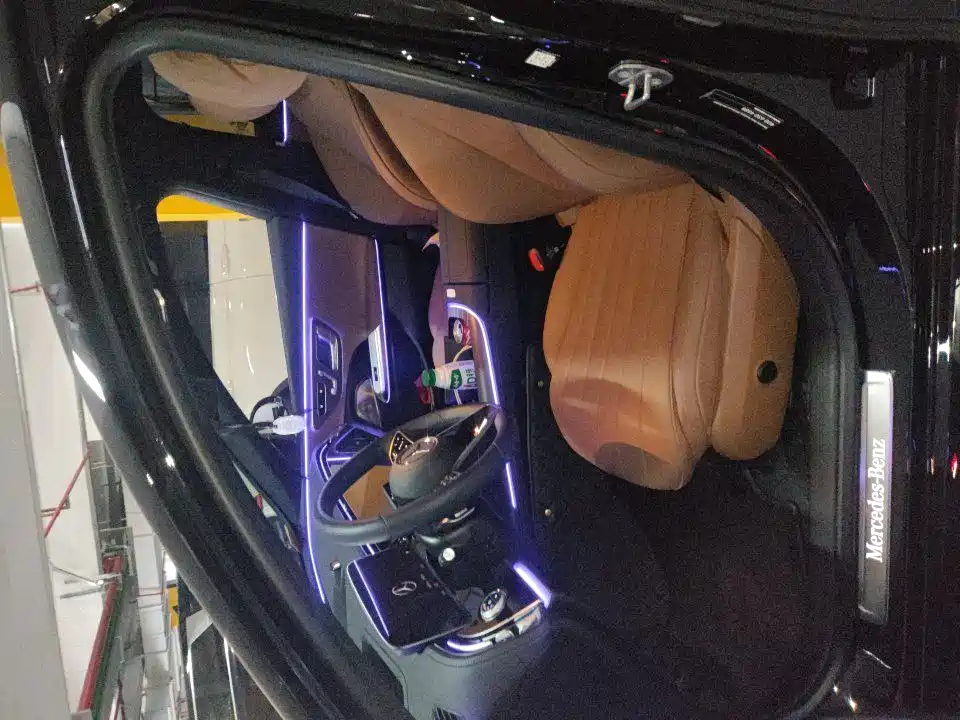 Mercedes-Benz E-Class — миниатюра 3