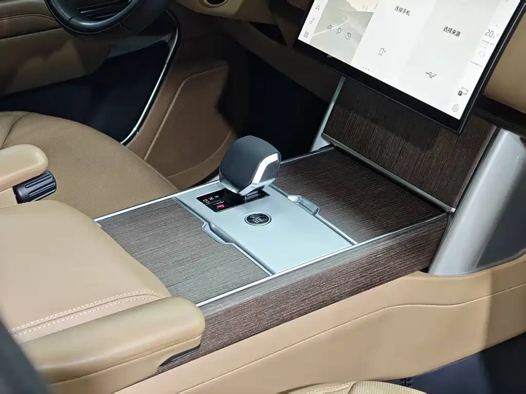 Land Rover Range Rover — миниатюра 8