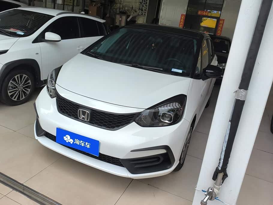 Honda Fit 1.5 л 2022 г. Белый, пробег 49400 км
