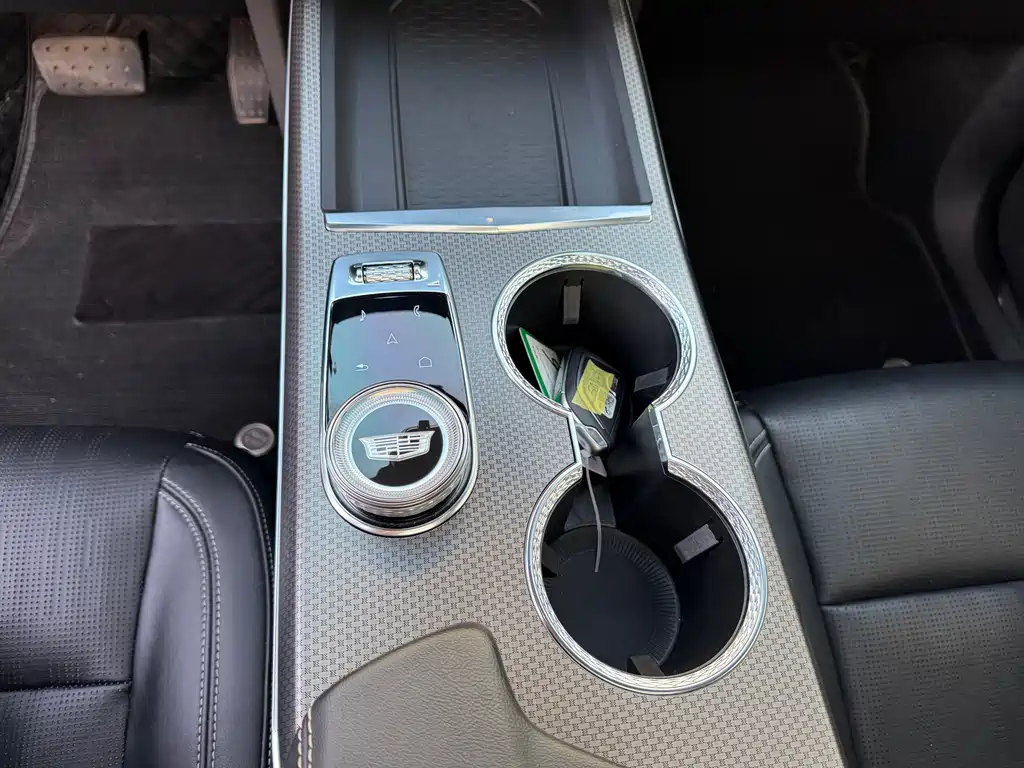 Cadillac XT5 — миниатюра 10
