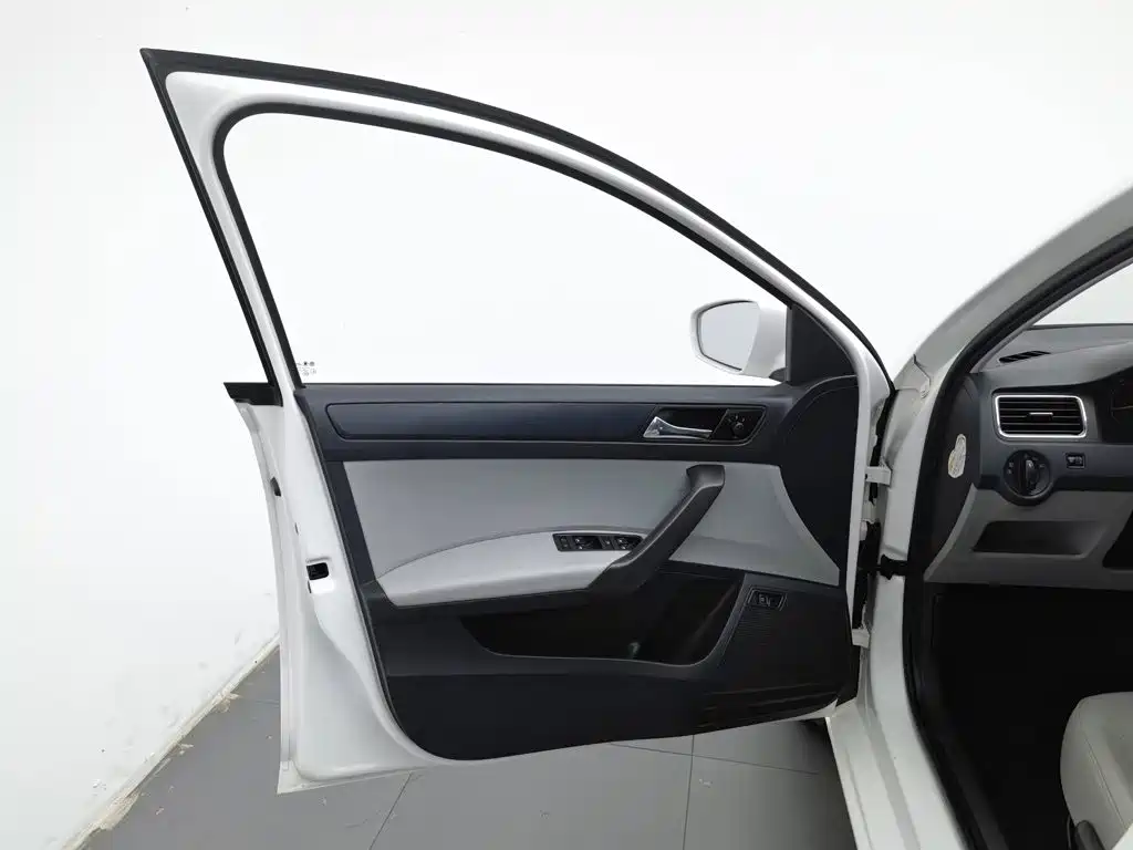 Skoda Rapid — миниатюра 8