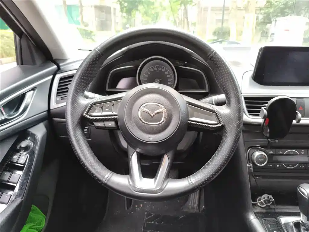 MAZDA  3 ANGKESAILA