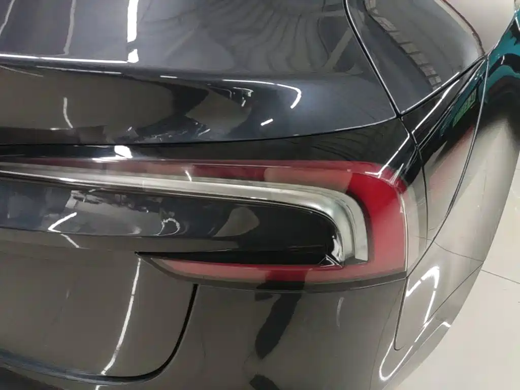 Tesla Model 3 — миниатюра 8