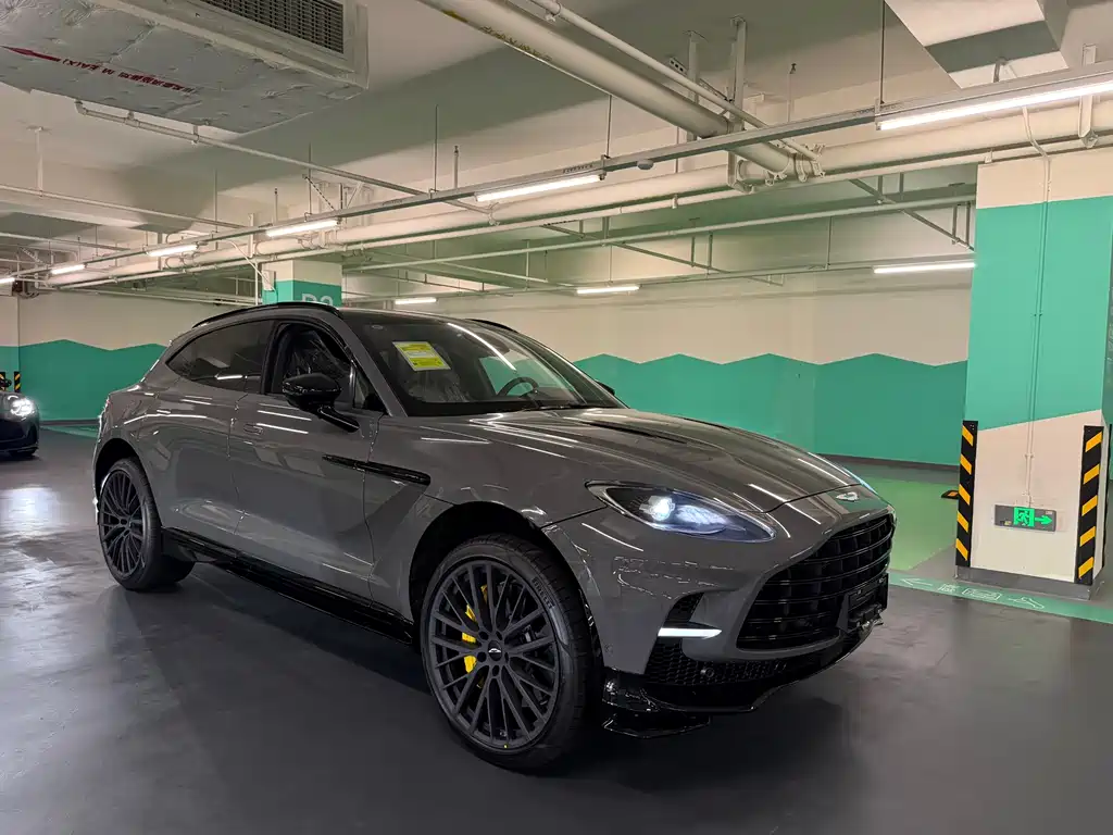 Aston Martin DBX 2025 4.0T V8 707