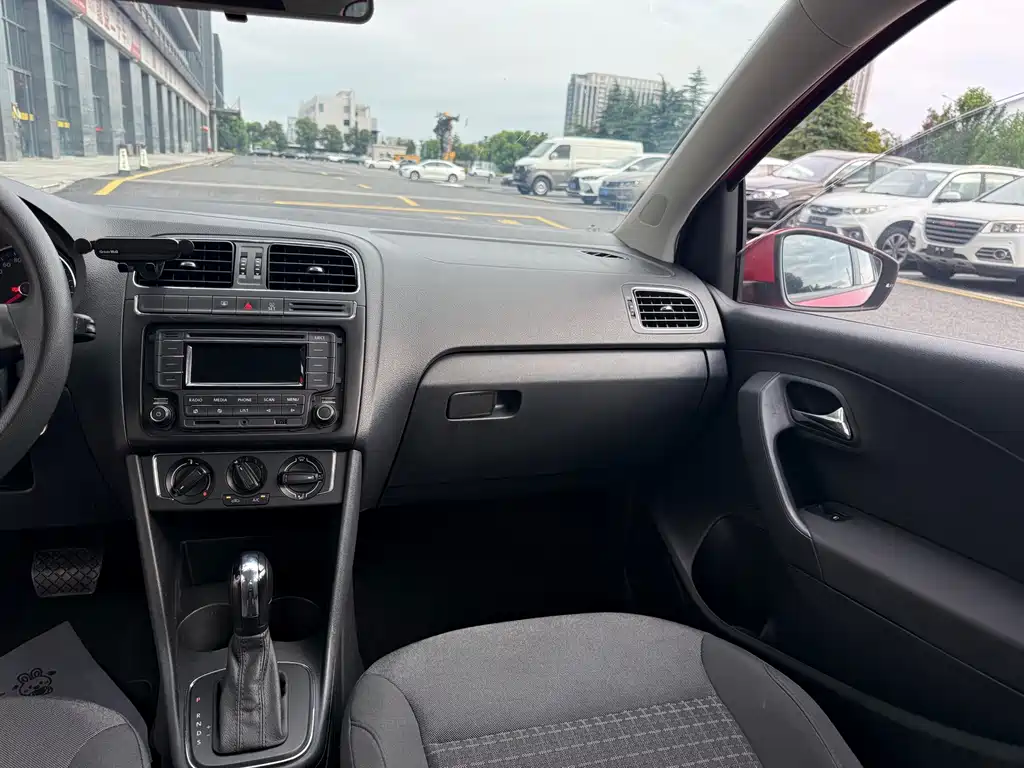 Volkswagen Polo — миниатюра 8