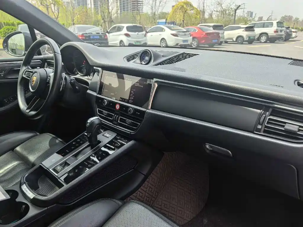 Porsche Macan — миниатюра 11