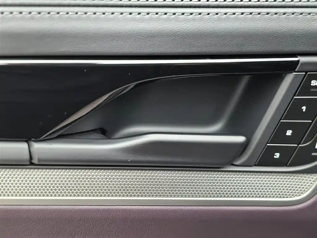 Porsche Cayenne — миниатюра 27