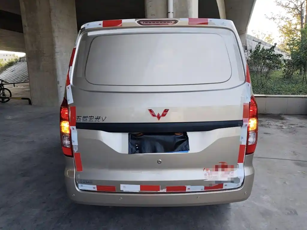 Wuling Hongguang V — миниатюра 6