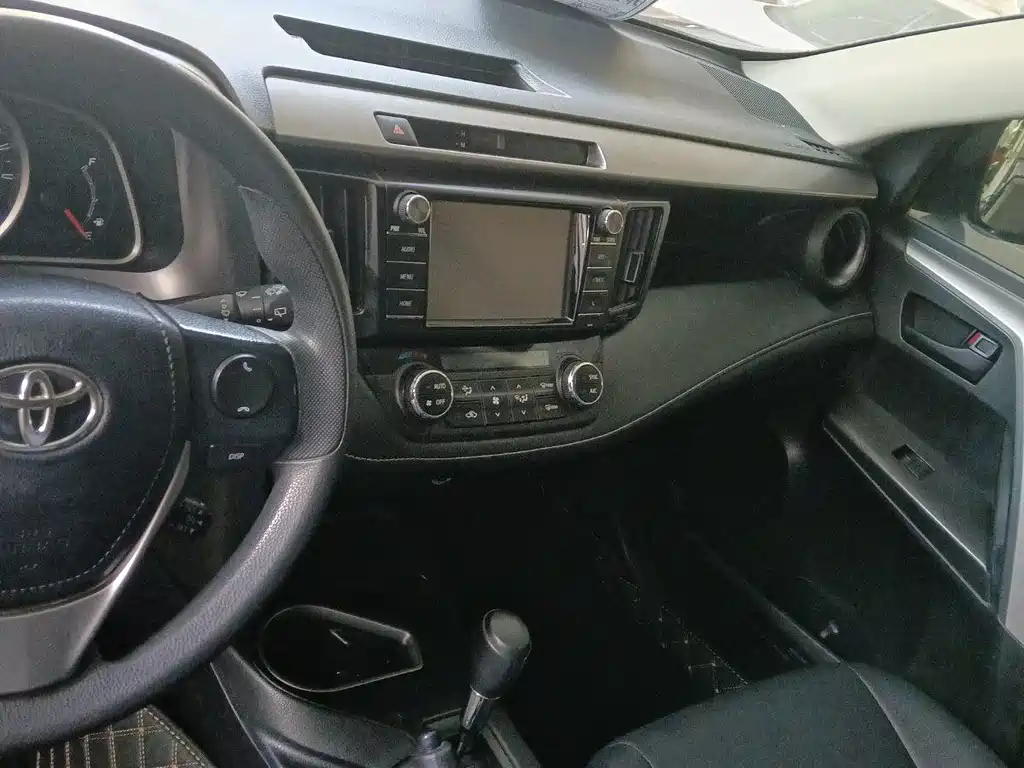 Toyota RAV4 — миниатюра 6