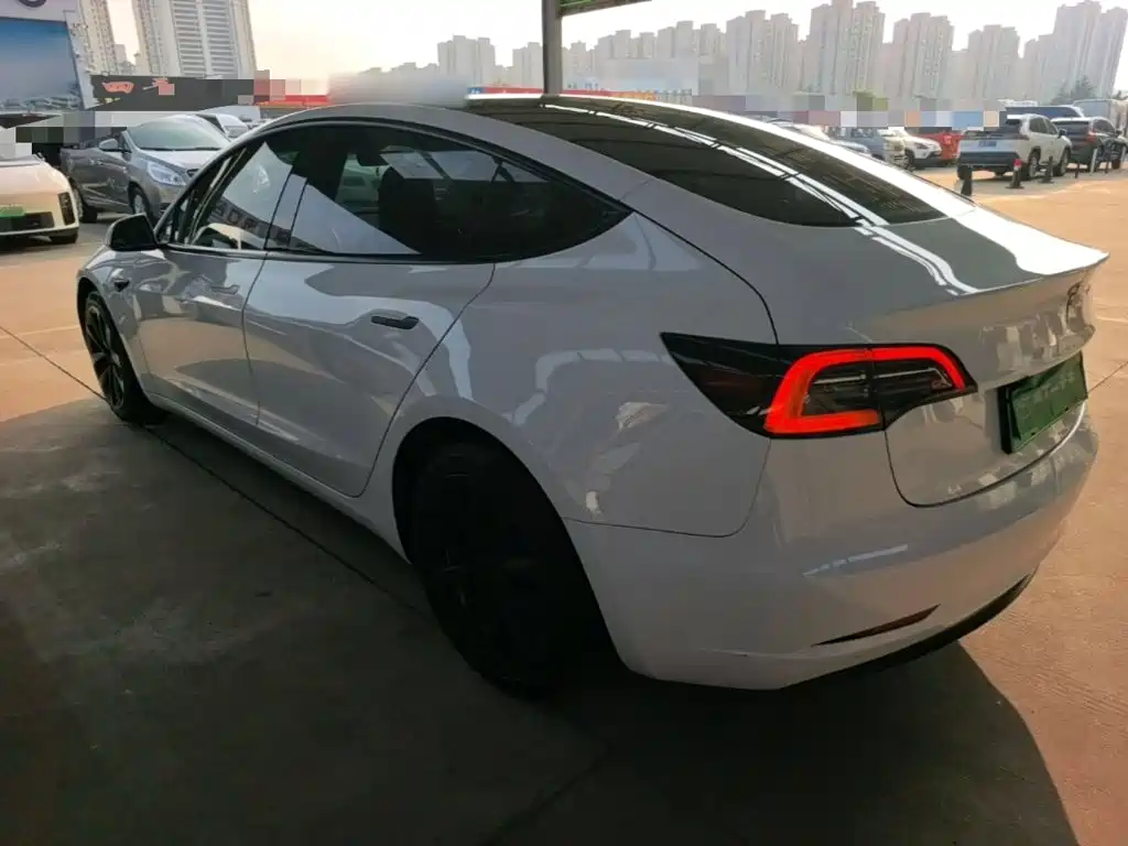 Tesla Model 3 — миниатюра 5