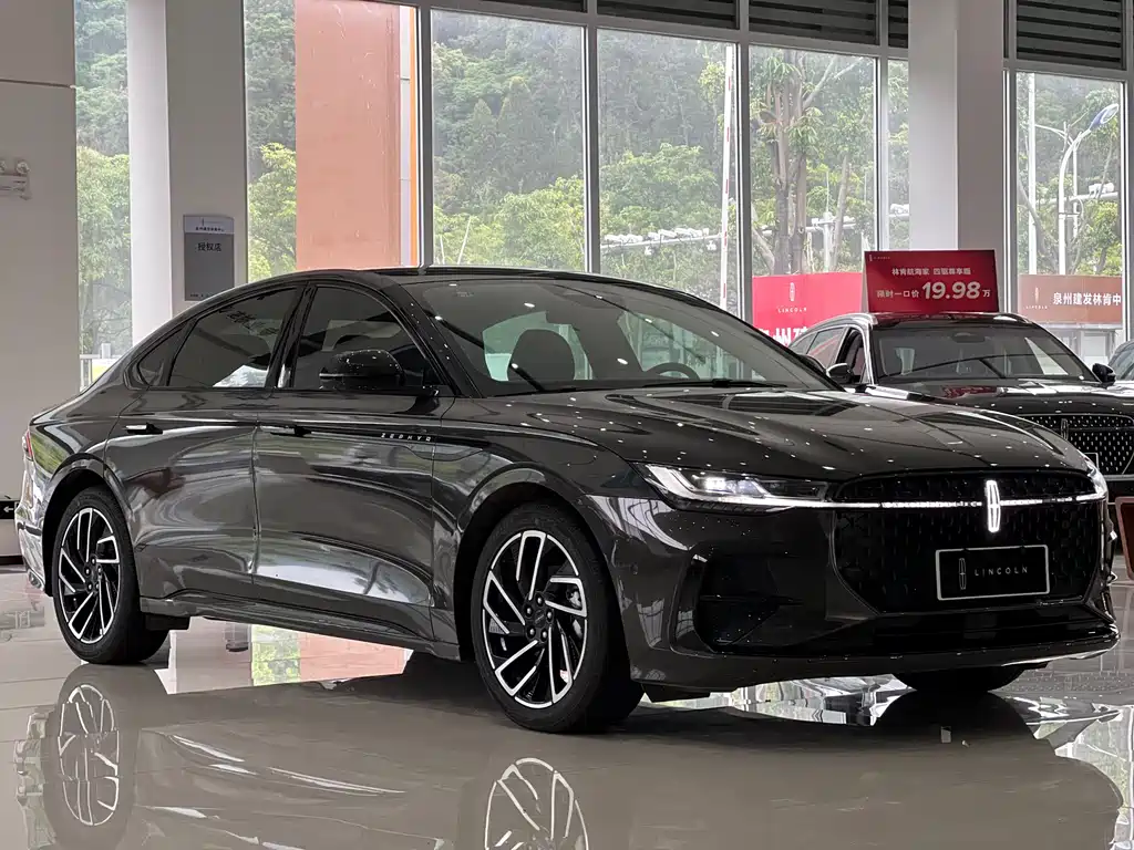 Lincoln Z 2022 i