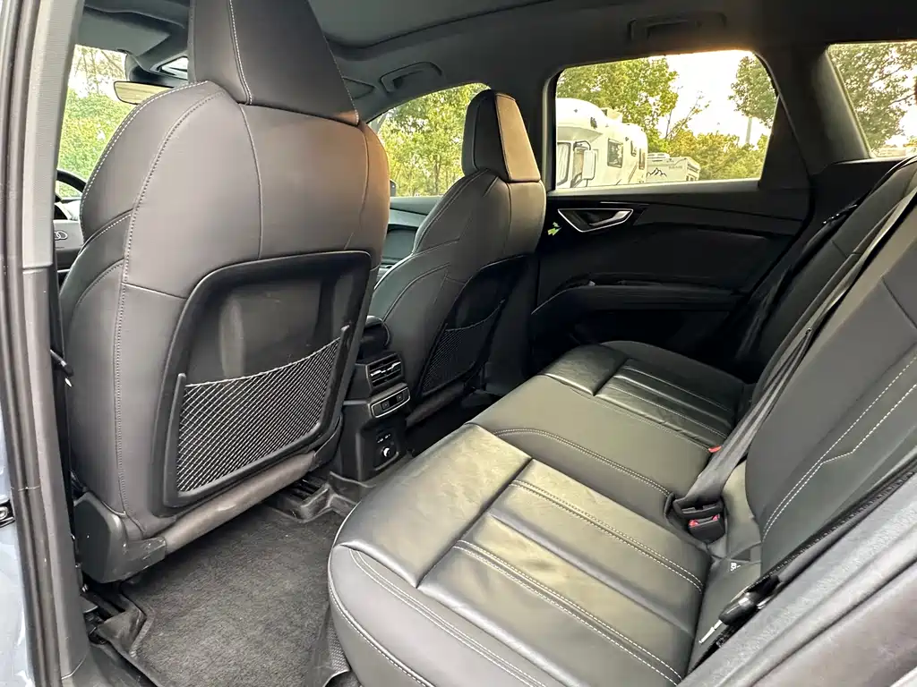 Audi Q4 e-tron — миниатюра 19