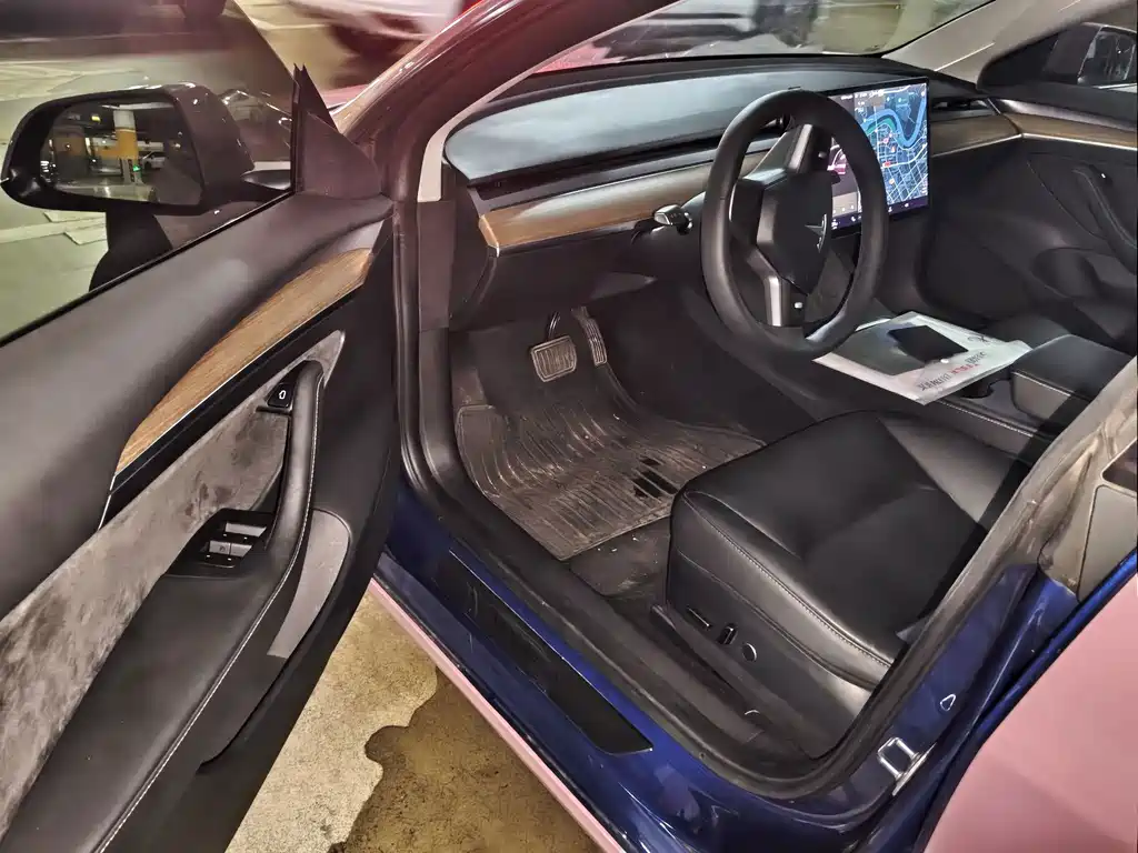 Tesla Model 3 — миниатюра 3