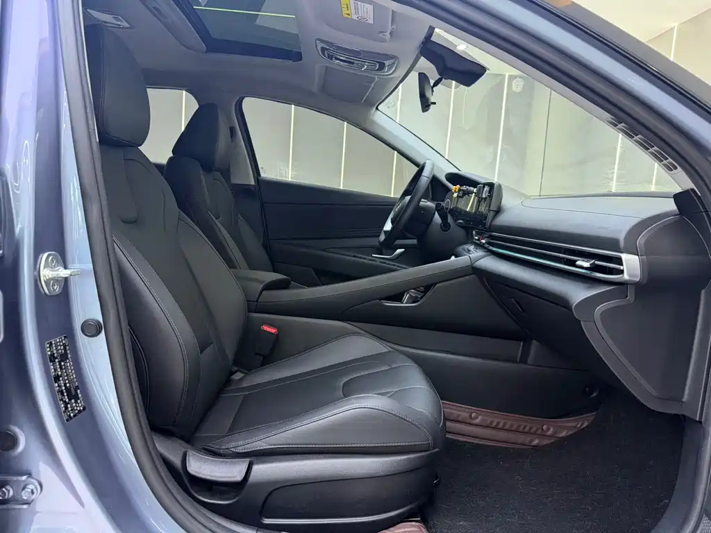 Hyundai Elantra — миниатюра 5