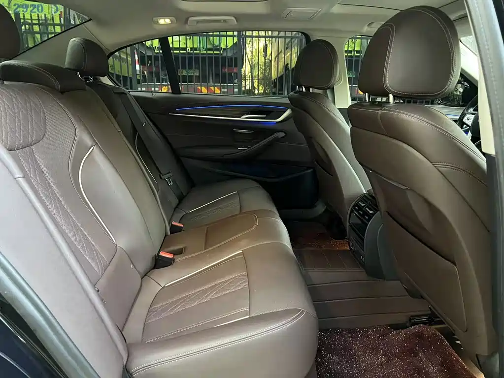 BMW 5 Series — миниатюра 16