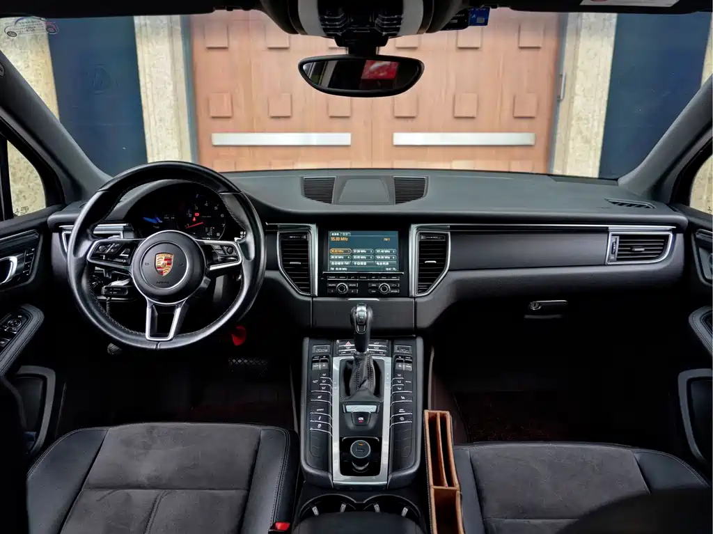 Porsche Macan — миниатюра 10