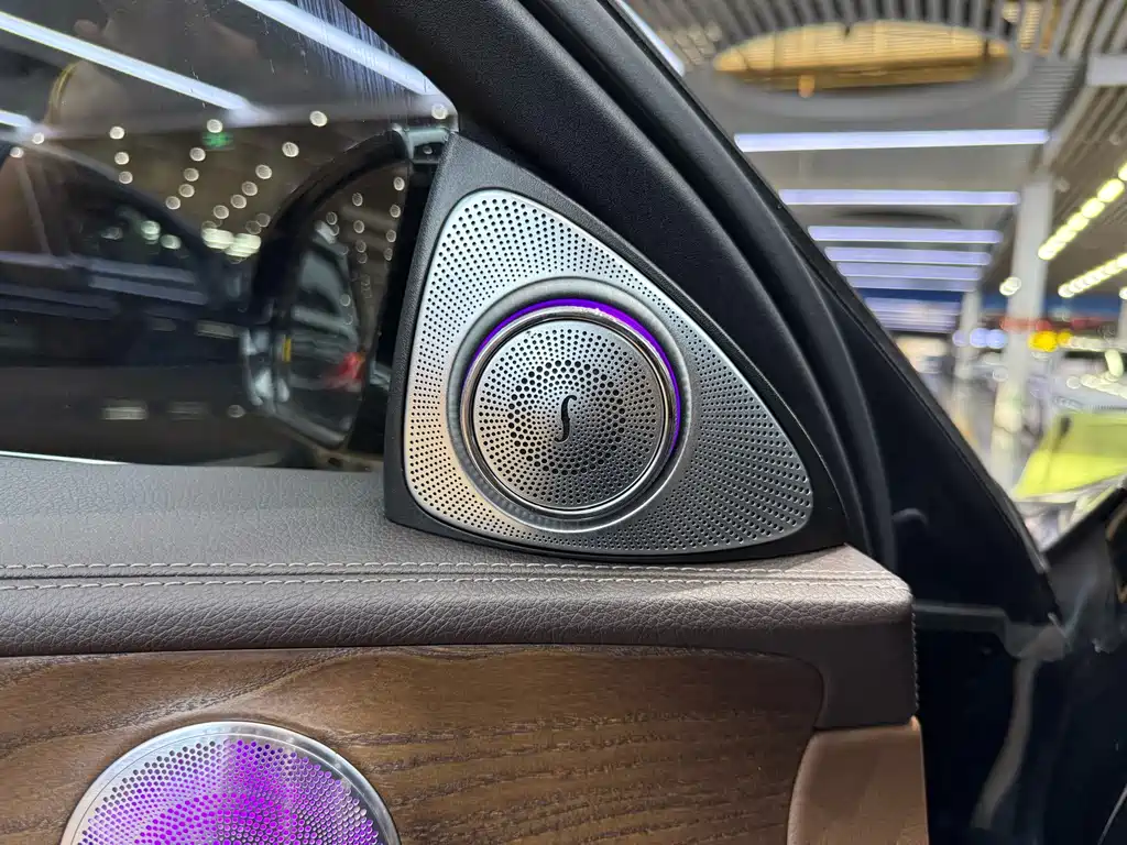 Mercedes-Benz E-Class — миниатюра 14