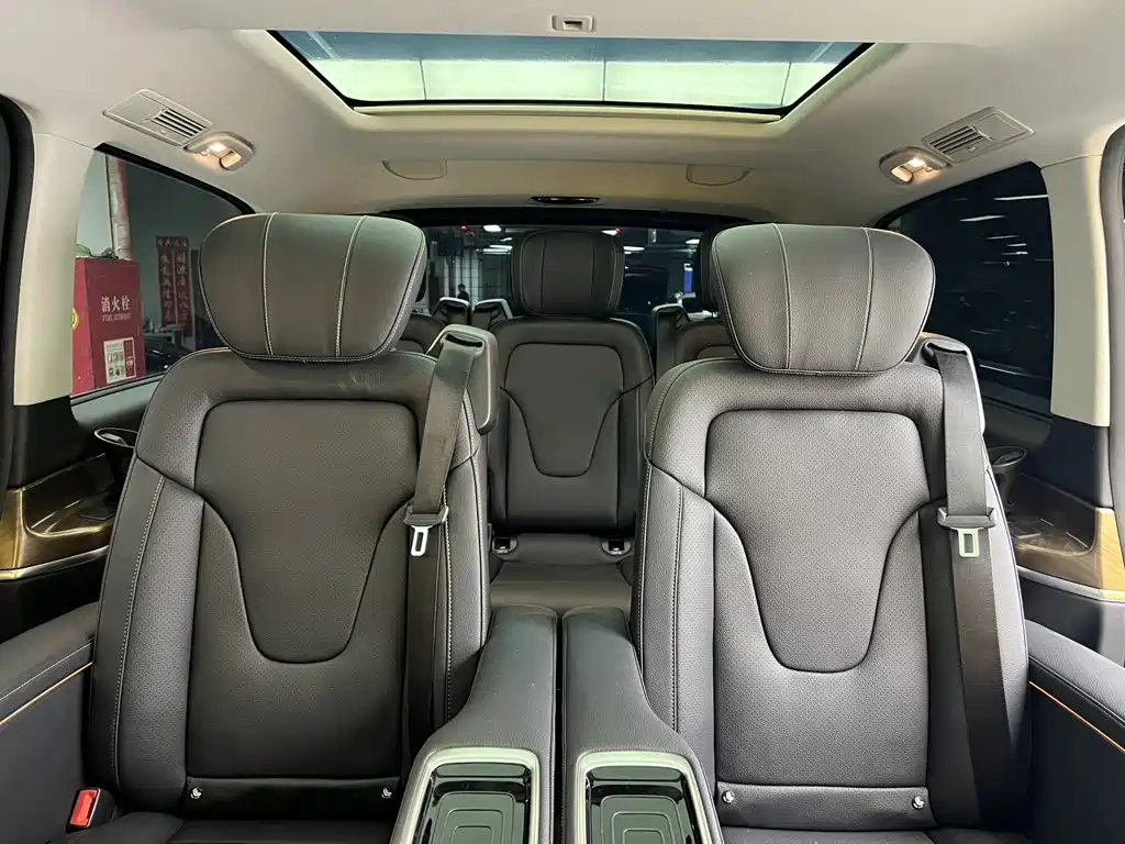 Mercedes-Benz V-Class — миниатюра 30
