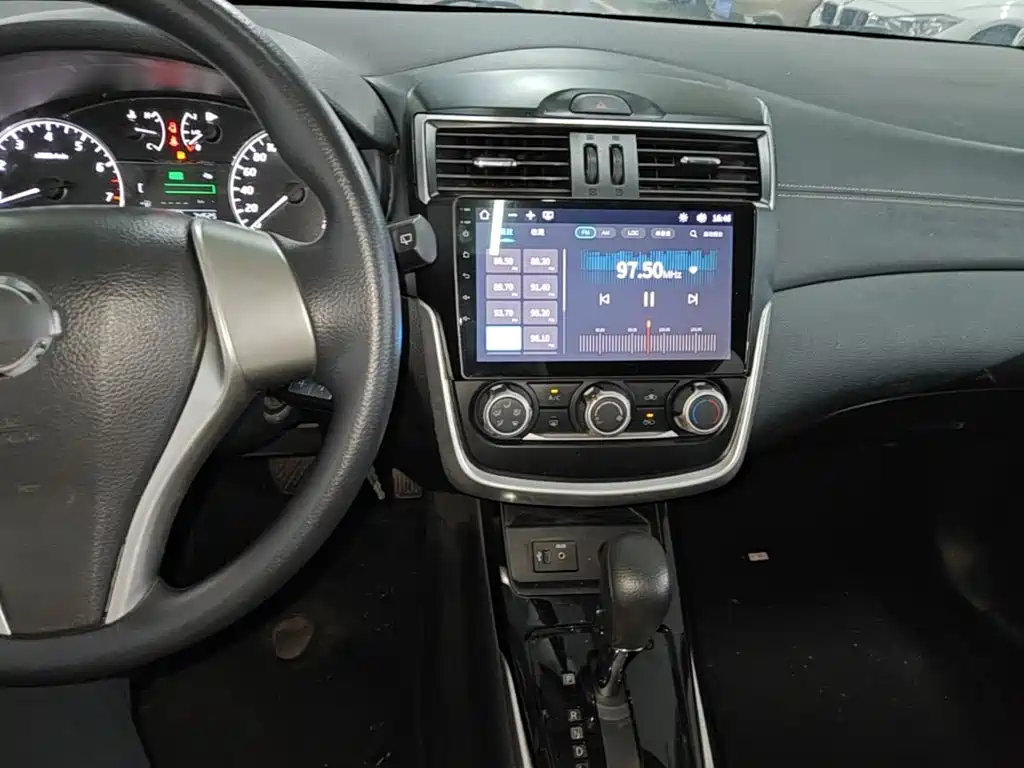 Nissan Tiida — миниатюра 10