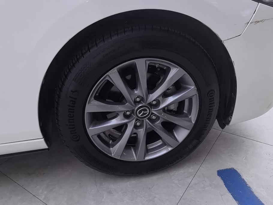 Mazda Mazda3 Axela 2.0 л 2022 г. Белый, пробег 36000 км