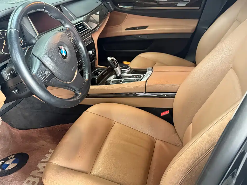 BMW 7 Series — миниатюра 7