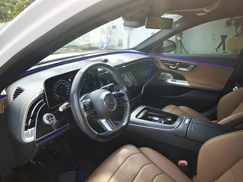 Mercedes-Benz E-Class — миниатюра 5