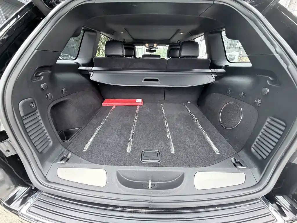Jeep Grand Cherokee (Import) — миниатюра 10