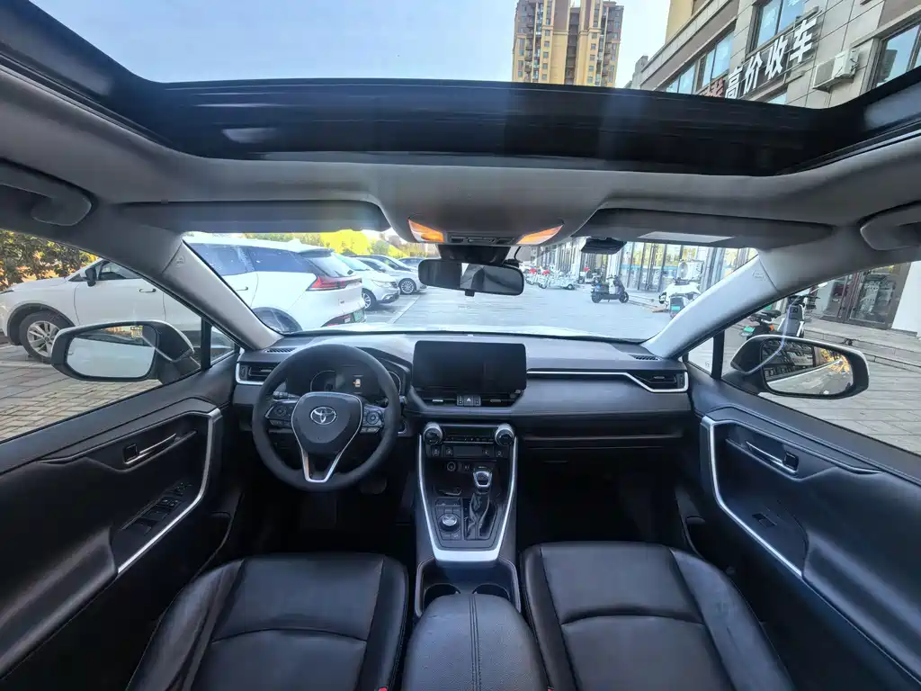 Toyota RAV4 — миниатюра 6
