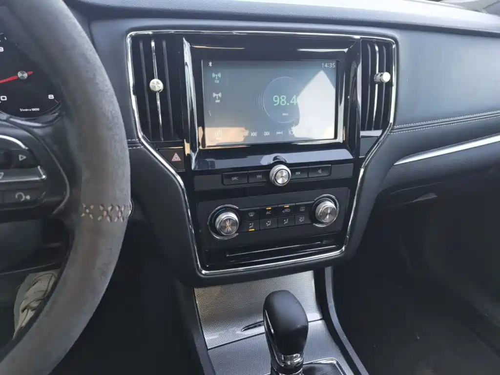 Roewe i6 Classic — миниатюра 13