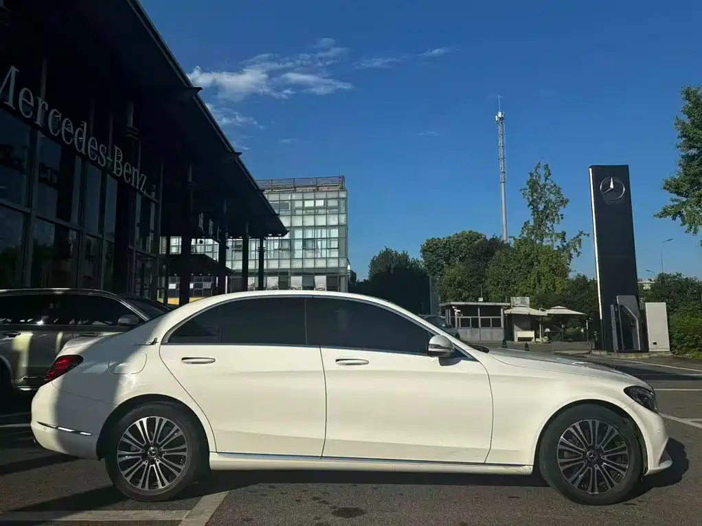 Mercedes-Benz C-Class — миниатюра 4