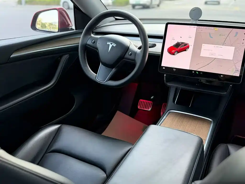 Tesla Model Y — миниатюра 6