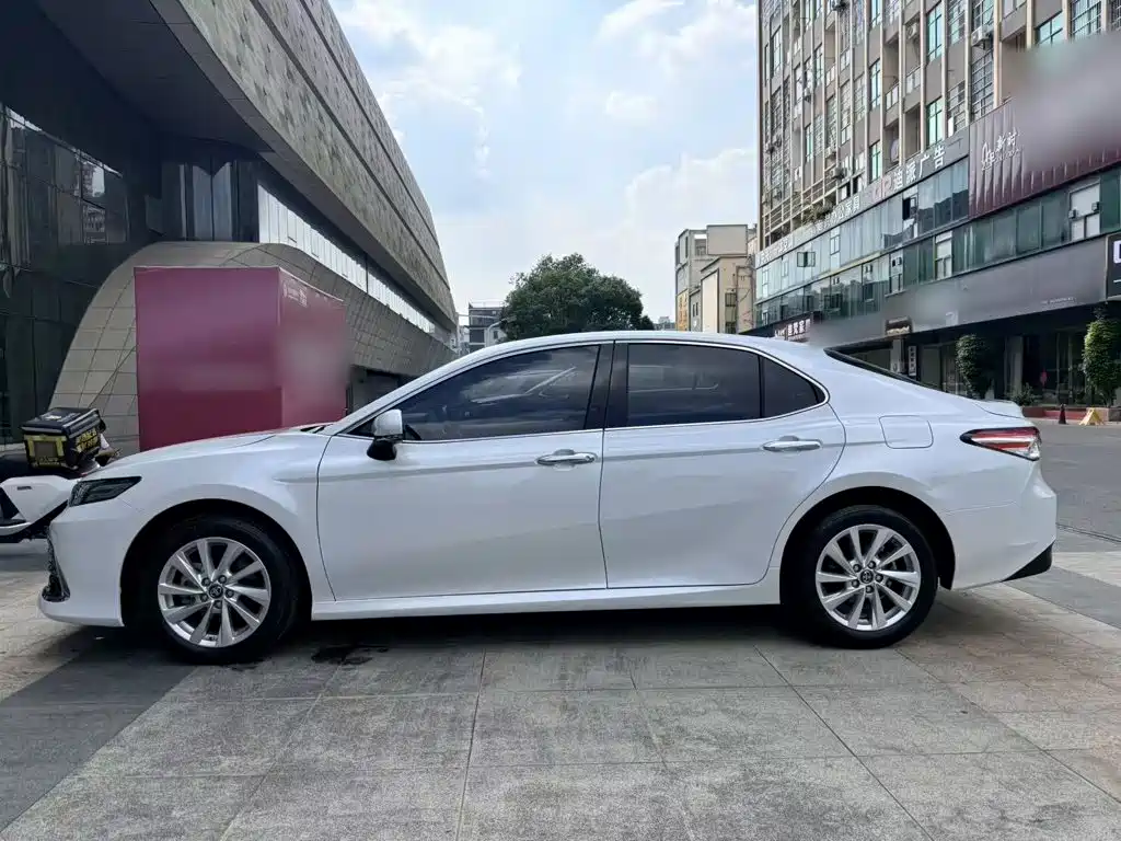 Toyota Camry — миниатюра 9
