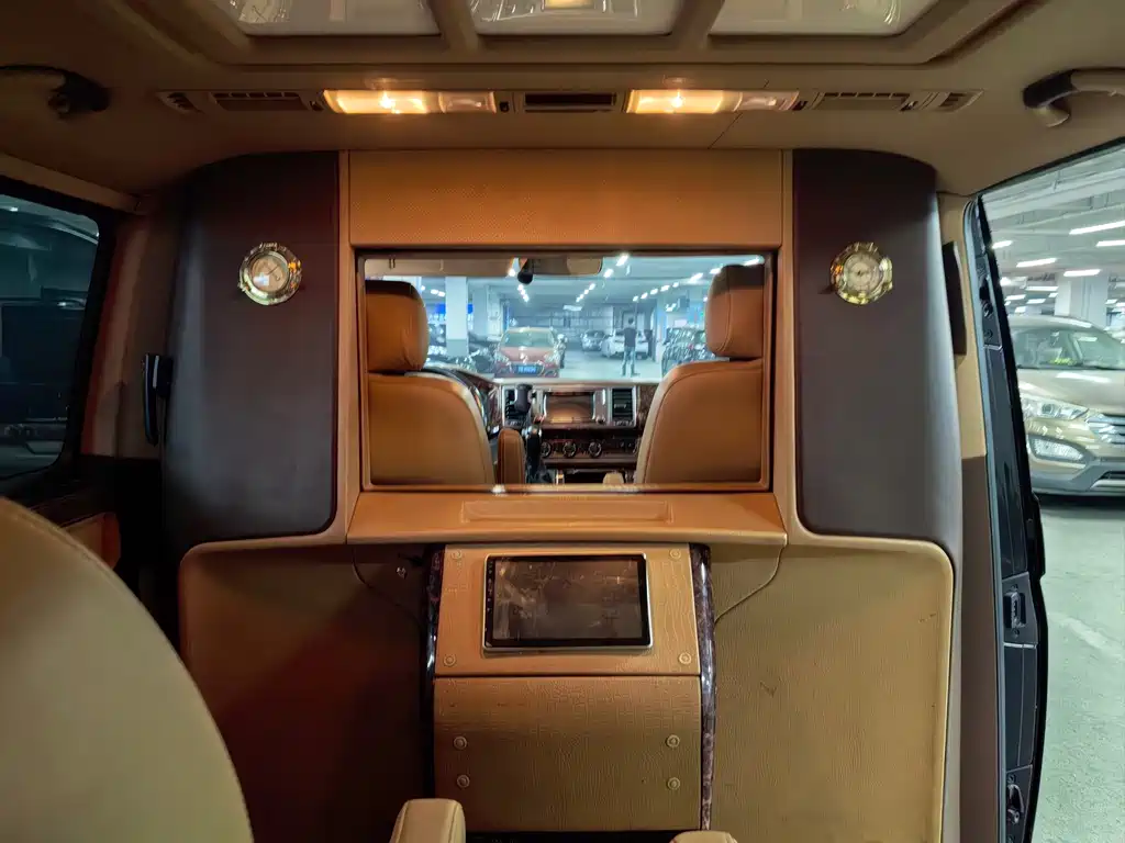 Volkswagen Caravelle — миниатюра 10
