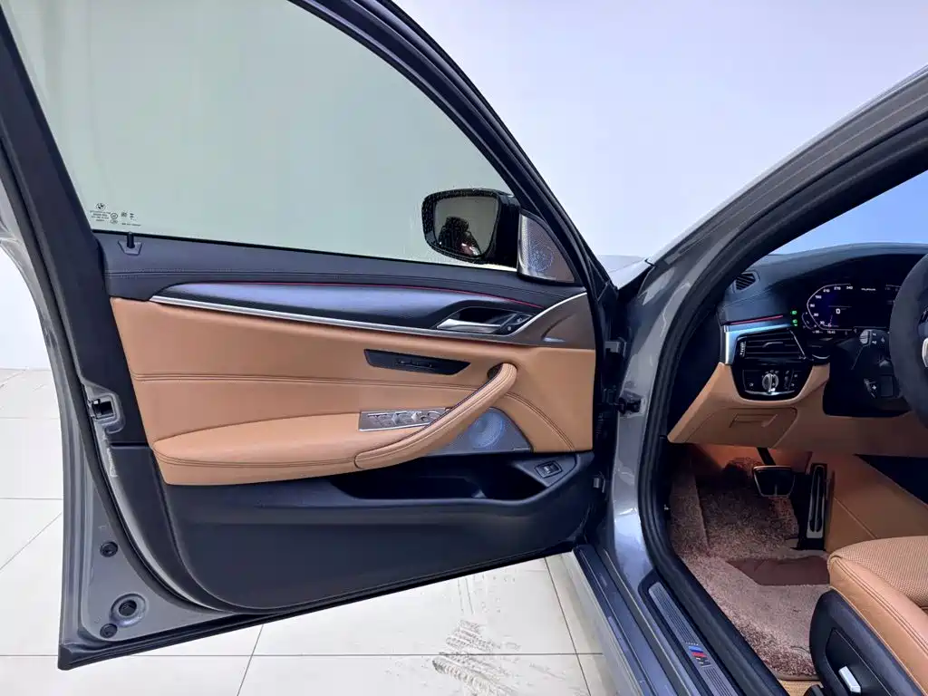 BMW 5 Series (Import) — миниатюра 8
