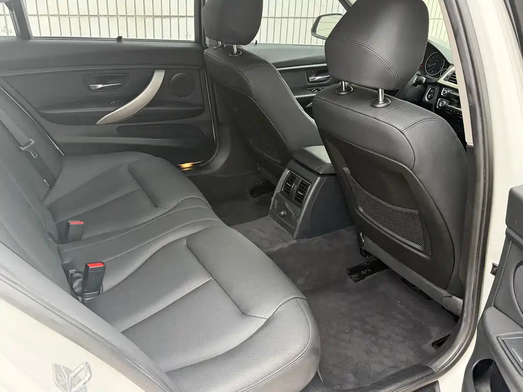 BMW 3 Series — миниатюра 8