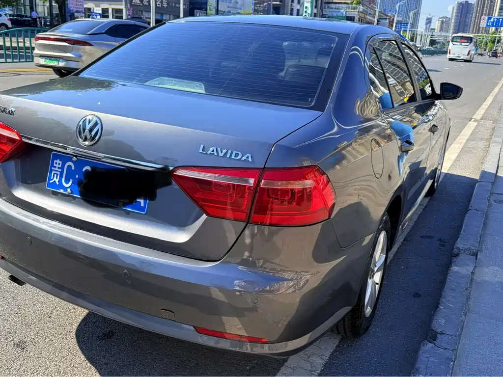Volkswagen Lavida — миниатюра 4