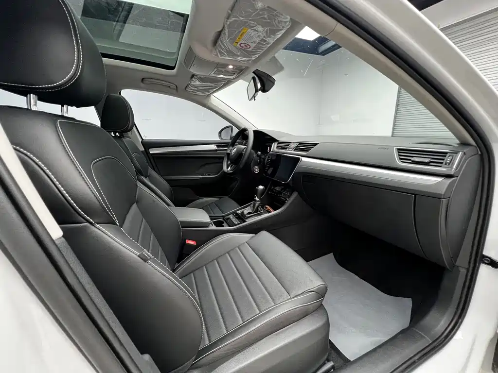 Skoda Superb — миниатюра 12