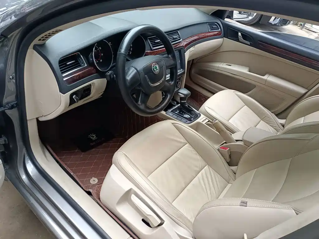 Skoda Superb — миниатюра 13