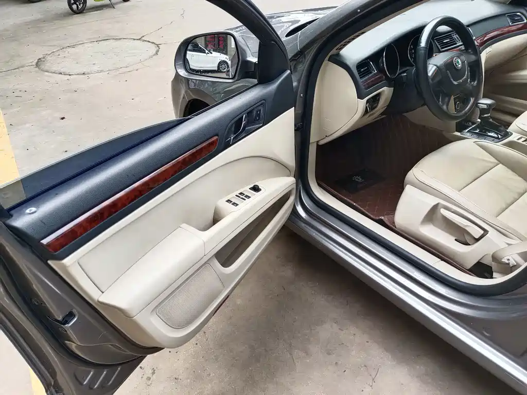 Skoda Superb — миниатюра 14