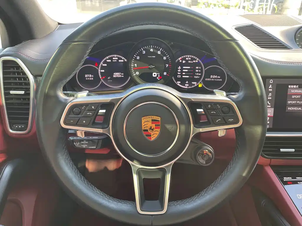 Porsche Cayenne — миниатюра 12