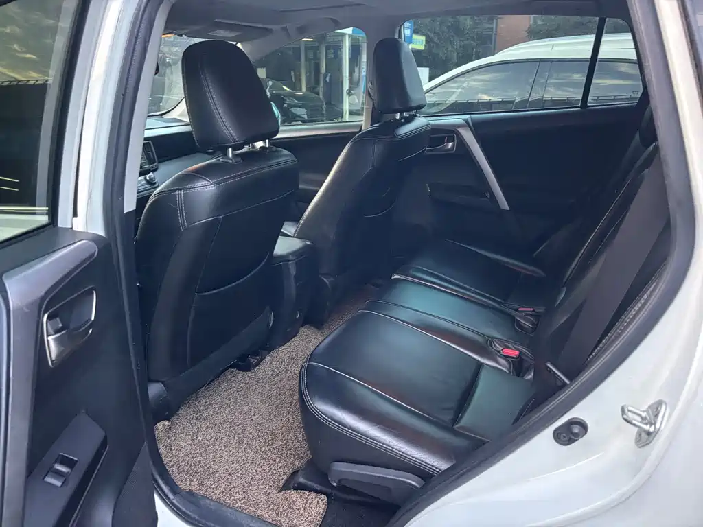 Toyota RAV4 — миниатюра 4