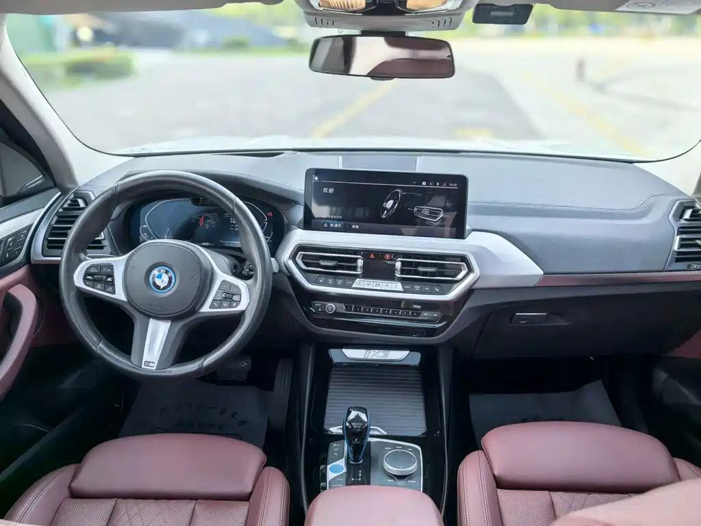 BMW iX3 — миниатюра 13
